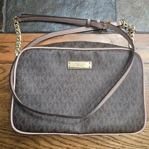 Micheal Kors jet set crossbody